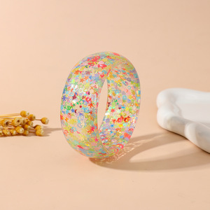 Nuovo Bracciale/Braccialetto in Resina Acrilica Lucite con Paillettes Etniche Scintillanti 2026 - Semplice e Personalizzato per Feste da Donna - Product Image 3