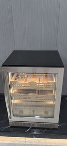 NE-191 Humidor dorado Control de humedad Pantalla digital Madera de cedro 500 Gabinete para cigarros - Product Image 4