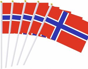 Bandera de Mano de Noruega, 14x21cm, Ecológica, Duradera, Portátil, de Tela de Poliéster Digital, con Palo de Plástico Blanco, Forma Rectangular Dorada - Product Image 1