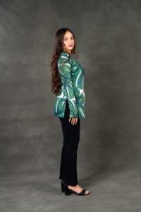 Kurti sin mangas Aanya Palmscape con cuello cuadrado en V, estampado de palmeras tropicales, ropa étnica de verano, de secado rápido, sin arrugas, corte fluido, para fiesta. - Product Image 4