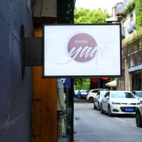 Boîte lumineuse en acrylique et alliage d'aluminium, panneau lumineux LED suspendu, affichage publicitaire pour boutique, pub, salon en extérieur