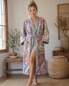 Kimono indio acolchado a mano para mujer, estampado floral, largo, con cuello en V, de algodón suave y cómodo para otoño. - Product Image 1