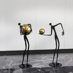 Sculptures en métal d'<span class=keywords><strong>art</strong></span> moderne les plus populaires pour la décoration de bureau, sculpture de figurine tenant la balle pour la décoration de la maison - Product Image 3