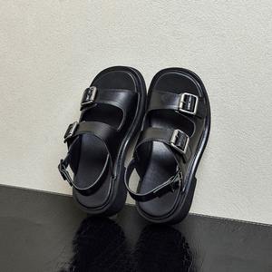 Sandalias de plataforma con hebilla metálica de estilo oscuro para hombre, de cuero genuino, de alta gama, con punta abierta, que aumentan la altura en 6 cm, para verano. - Product Image 3