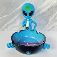 Cendrier moderne en résine multicolore Alien Astronaut, 4 pouces, cendriers portables pour fumer, décoration intérieure, cadeaux originaux
