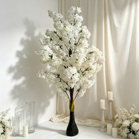 Immerblühende Dekorative Blumen Kränze und Pflanzen Künstlicher Kirschblütenbaum im Topf Weihnachts- und Hochzeits-Blumenarrangements