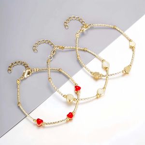 Bracelet tendance en chaîne de corde plaqué or avec 3 breloques en forme de cœur rouge, un cadeau de bijoux mignon - Product Image 5