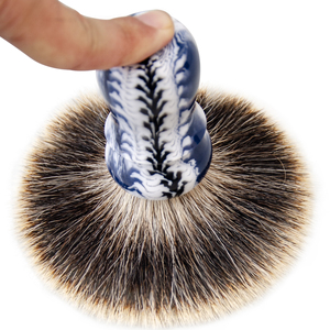 Brocha de Afeitar Profesional ZY SilverTip con Pelo de Texugo, Mango de Resina, Cerdas Suaves y Lisas, Ideal para Espuma Abundante de Alta Densidad, Cuidado y Aseo - Product Image 3