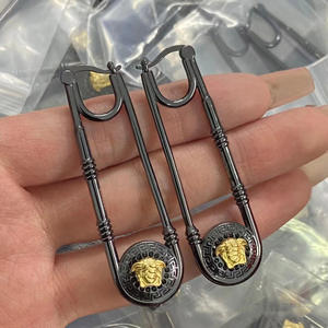 Boucles d'Oreilles Médusa Personnalisées en Plaqué Or 18K Étanche et Inoxydable, Bijoux Diamant Grecques Médusa pour Femme - Product Image 6