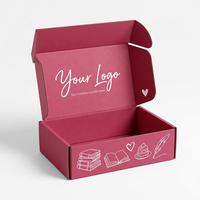 Boîte d'expédition personnalisée en carton bordeaux avec logo et couvercle intérieur, idéale pour les abonnements et le e-commerce