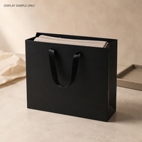 Sac de shopping en papier noir pliable avec poignées pour emballages de détail personnalisés, vêtements, cosmétiques, cadeaux et produits de marque