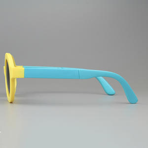 Lunettes de soleil pliantes protégées contre les UV pour enfants Style de personnalité bleu noir rouge avec cadre en plastique extérieur - Product Image 6