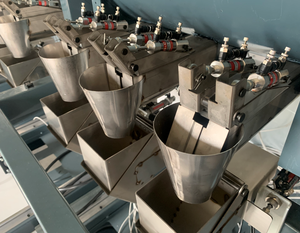 Ligne de traitement des plaquettes de frein prêtes à l'emploi Nouvelle machine de pesage de poudre de poussière de cuivre/acier/<span class=keywords><strong>laine</strong></span>/céramique Matériaux de friction Plaquette de frein - Product Image 4