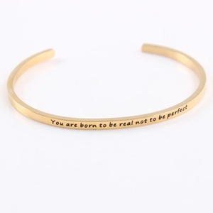 Pulsera de Oro Personalizada de 4 mm con Mensaje Inspirador, Brazalete Grabado Personalizado, Cualquier Idioma, Patrón o Símbolo en el Interior y Exterior, Doble Cara - Product Image 5