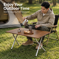 Table de camping pliable portable en bois de bambou, compacte et légère, pour une utilisation en plein air avec des embouts antidérapants