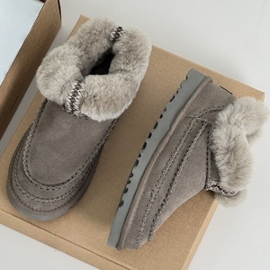 <span class=keywords><strong>Botas</strong></span> <span class=keywords><strong>de</strong></span> nieve UGGS <span class=keywords><strong>de</strong></span> moda idénticas para hombres y mujeres <span class=keywords><strong>de</strong></span> lujo <span class=keywords><strong>de</strong></span> alta calidad con suelas gruesas y gamuza <span class=keywords><strong>de</strong></span> lana cálida - Product Image 6