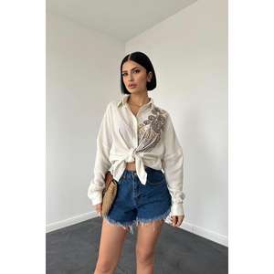 เสื้อเชิ้ตผ้าลินินแบบครอปตัวสั้นติดกระดุมสำหรับผู้หญิง สวมใส่สบายๆ ทุกวัน สีผสม ไซส์เดียว - Product Image 3