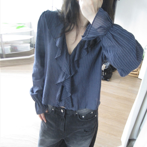 เสื้อเบลาส์แขนยาวสำหรับผู้หญิง, เสื้อลำลองคอวีลายทางแต่งระบายแขนยาวสไตล์เกาหลี - Product Image 1