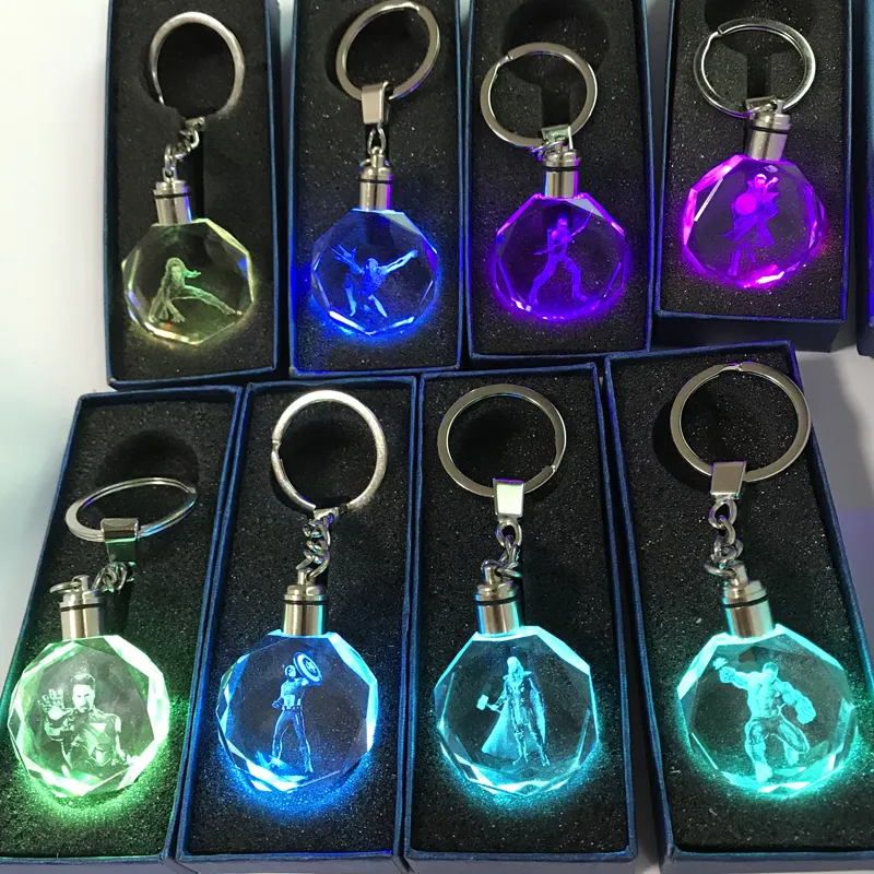 Hotsale Marvel Super héroe de la llave de cristal Cadena de Hawkeye escudo Hulk Hombre Araña de cristal llaveros con led