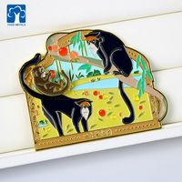 Fabricant d'aimants de réfrigérateur en métal personnalisés, aimant de réfrigérateur personnalisé en émail vert avec motif singe doré, cadeau sur le thème de la nature