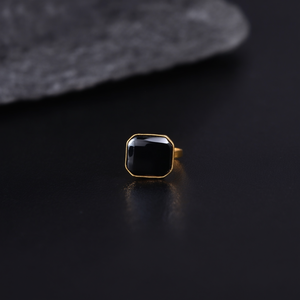 แหวนแฟชั่น สแตนเลสสตีล 316L ชุบทอง PVD ประดับหินสีดำ ดีไซน์ทรงสี่เหลี่ยม - Product Image 3