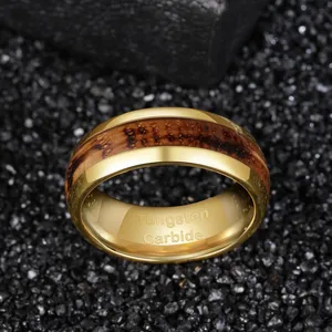 Poya-Anillo de tungsteno con incrustación de madera para hombre, joyería de boda de 8mm, chapado en oro, barril de whisky Charred con cúpula