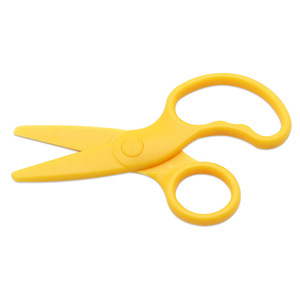 Tijeras para Niños Amarillas 130x45mm de Plástico ABS de Seguridad para Manualidades, Uso Escolar - Product Image 3