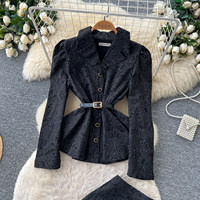 Set atasan dan rok wanita model V-neck berenda, potongan ramping, elegan, berkesan berkelas, cocok untuk acara kasual.