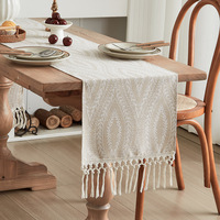 Nappe de table beige carrée simple en jacquard tissé à rayures géométriques, écologique et durable, avec pompons, pour la maison, les fêtes et l'hôtellerie - Vente en gros usine