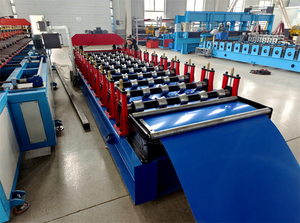 เครื่องผลิตแผ่นเหล็กลูกฟูกชุบสังกะสี ประสิทธิภาพคงที่ แบบชั้นเดียว ขับเคลื่อนด้วยเฟือง สำหรับวัสดุก่อสร้างพื้น - Product Image 1