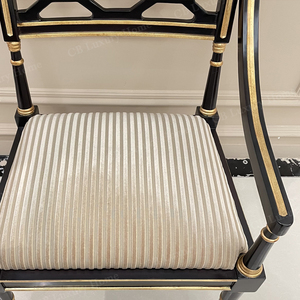 Elegante Poltrona Neoclassica Nera Intagliata e Laccata con Decorazioni Dorate, Sedia d'Accento con Struttura in Legno Imbottita - Product Image 6