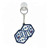 Llavero de PVC con forma de dados personalizado al por mayor, llavero de goma suave con doble dado, recuerdo de marca de juego, regalo promocional a granel