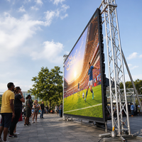 Écran LED de location extérieur P2.6 étanche IP65 7680Hz pour festivals de musique et célébrations urbaines