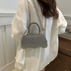 Sac à bandoulière en cuir PU pour femme, sac à main à rabat élégant et petit avec fermeture éclair, poignée de voyage - Product Image 4