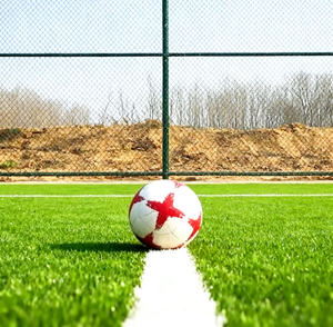 Gazon artificiel personnalisé de haute qualité, résistant à l'usure, gazon synthétique pour le football, gazon vert, vente en gros d'usine - Product Image 2