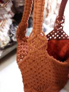 Bolso de mano de algodón tejido a mano para mujer, bandolera con asa trenzada, parte superior abierta, informal, para playa o viaje, con solapa de rombos. - Product Image 5