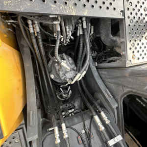 Pelleteuse rétrocaveuse sur chenilles hydraulique moyenne Volvo EC240 de 24 tonnes d'occasion de Corée terrassement chez Competitive Harga - Product Image 4