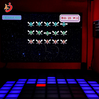 Sol de terrain de jeu intérieur au design moderne, projection de grille de super cube, activation de jeu au sol, jeux interactifs lumineux pour la pièce, machine de jeu