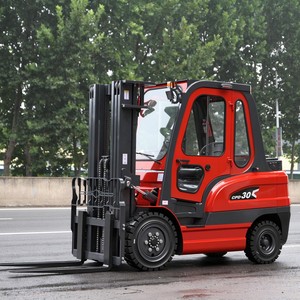 Montacargas de Batería de Plomo-Ácido de Alta Calidad de 3-5 Toneladas Modelo CPD-30 con Tracción en las 4 Ruedas y Neumáticos Sólidos Nuevo - Product Image 1