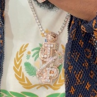 Aktionspreis Diamantprüfer-geprüfter 925er Sterlingsilber vergoldeter, maßgefertigter, eisbesetzter Hip-Hop Moissanit Vertikaler Namensanhänger