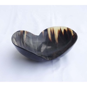 Frutero de vidrio hecho a mano contemporáneo italiano, diseño de corte decorativo, línea ondulada, superventas, frutero contemporáneo para el hogar - Product Image 3