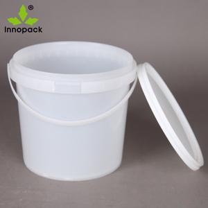 Seau en plastique blanc écologique personnalisé de 5 L avec couvercle et poignée pour l'emballage de peinture et de produits de lavage automobile - Product Image 1