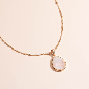 Diskon Besar Gaya Baru Desain Sederhana Sepuh Emas Rantai Tipis Bentuk Tetesan Air Liontin Akrilik Warna-warni untuk Wanita Perhiasan Kalung - Product Image 4