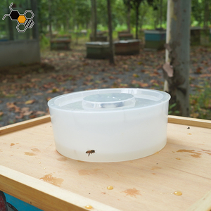 Herramienta de apicultura Bee Round Rapid Top Bee Feeder - Product Image 3