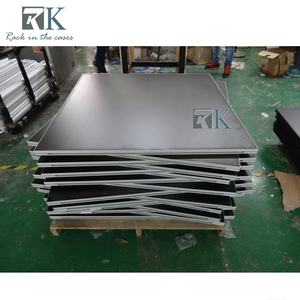 Scène de scène modulaire 4 pieds x 4 pieds, carrée, détachable, solide et simple, en vente - Product Image 3