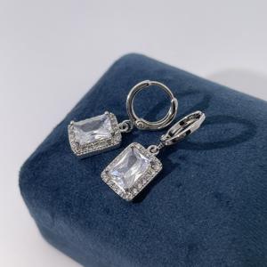 Pendientes de Latón Chapados en Oro con Circonita Cúbica con Corte de Abuela de Tianyu Gems, un Diseño Geométrico de Lujo y Tendencia para Mujer - Product Image 1