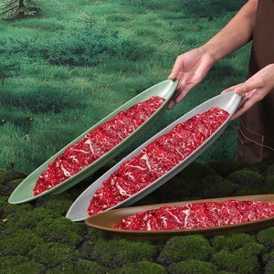 Vaisselle de style montagnais pour fondue : assiette de bœuf à la soupe aigre, assiette de bœuf coupé frais, assiette de bœuf en forme de bateau pour fondue. - Product Image 1