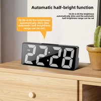 Anpassbarer LED Digital-Wecker mit Zeit/Datum/Temperatur-Anzeige, Doppelalarm, Schlummerfunktion, Sprachsteuerung & Energiesparmodus für Schlafzimmer & Büro