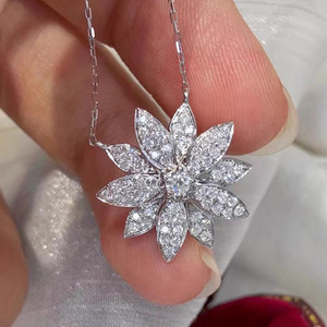 Collana con Pendente a Fiore di Diamanti in Oro Bianco, Taglio Marquise Naturale, Colore D, Certificato GIA, Gioielli da Sposa per Donne - Product Image 1