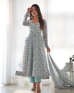 Robe Anarkali en mousseline de soie lourde et luxueuse pour femmes, robe longue élégante, look ethnique riche, adaptée aux mariages et aux fêtes - Product Image 6